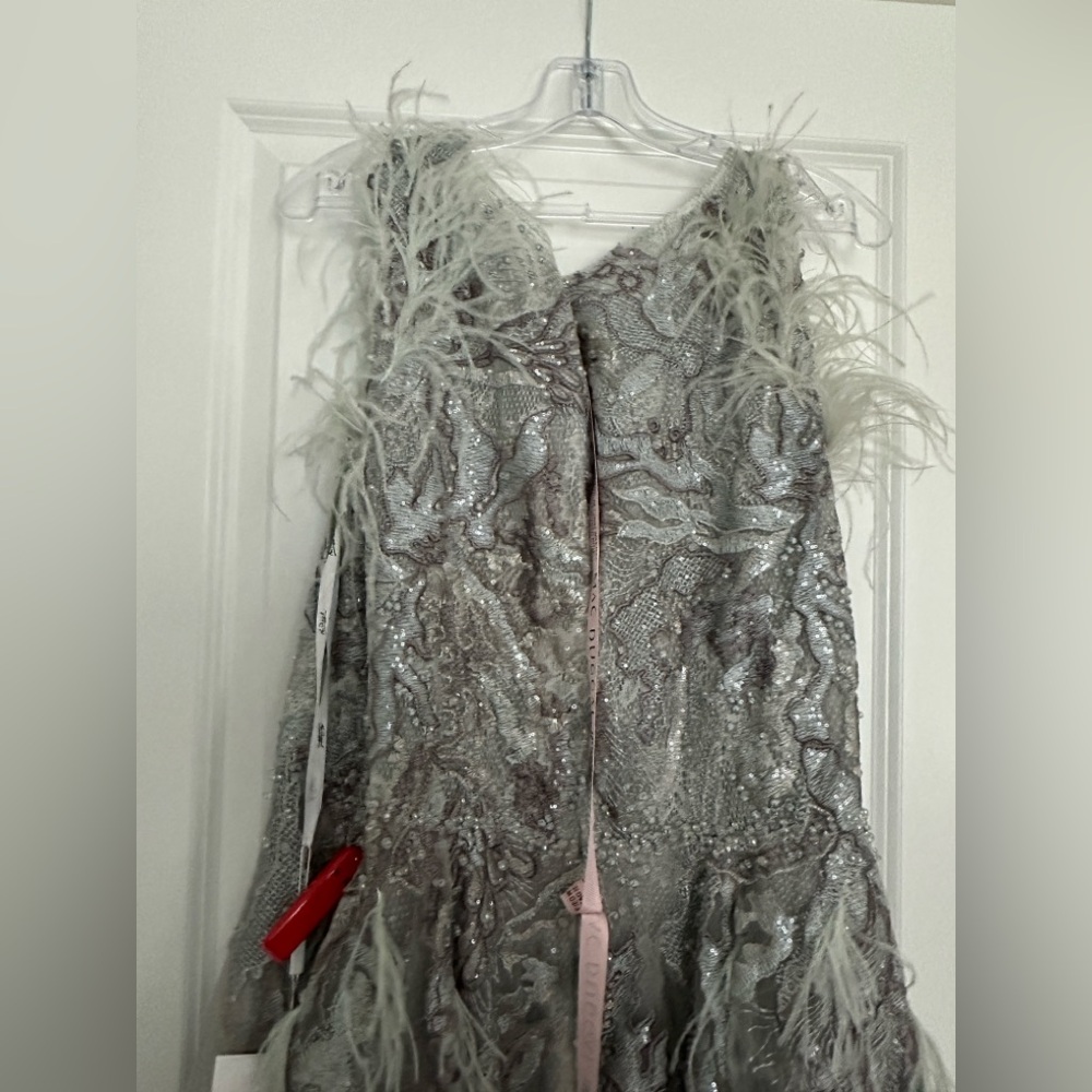 NWT NEVER WORN - Mac Duggal Seamist Green Feathered Embellished Dress - Picture 8 of 10
